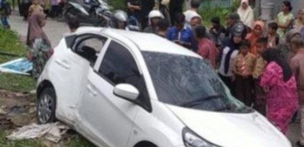 2 Siswi SMA Tewas Usai Mobil Ditabrak Kereta Bandara