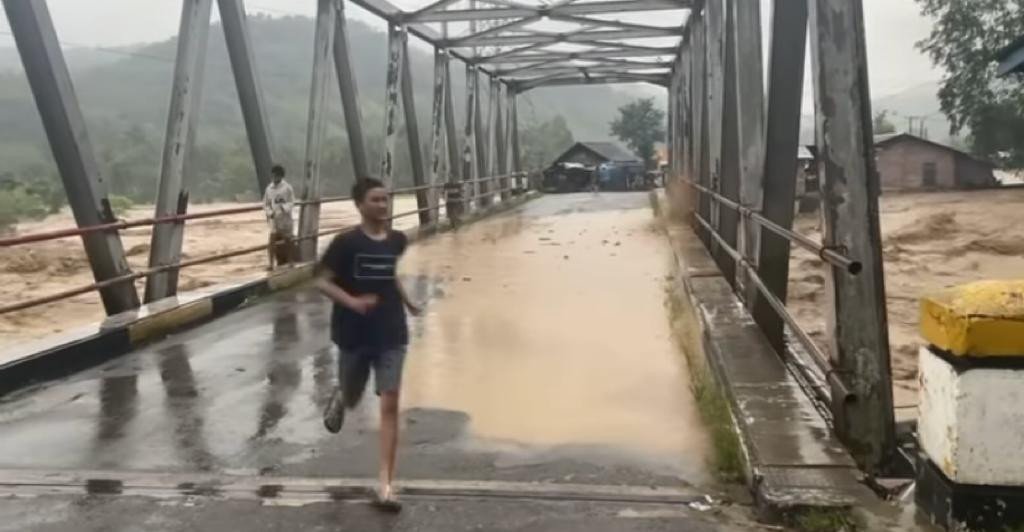 Akibat Hujan Deras, Banjir Bandang Terjadi Di Lahat Sumatera Selatan