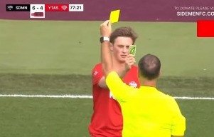 Aksi Kocak Pada Ajang Sidemen Charity Match : Wasit Mark Clattenburg Dapat Kartu Kuning UNO