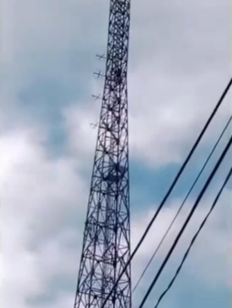 Aksi Nekat Gadis Remaja Panjat Tower 75 Meter Hendak Bunuh Diri Usai Hp Disita Orang Tua