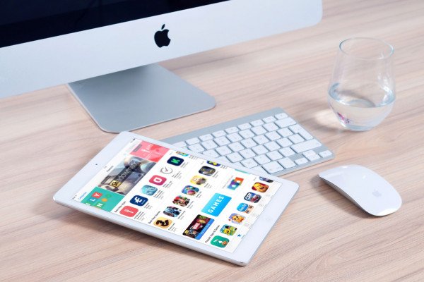 Apple “Melarang” Aplikasi Dari China