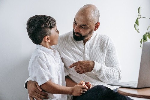 Beberapa Topik Seks yang Bisa Dibicarakan Kepada Anak