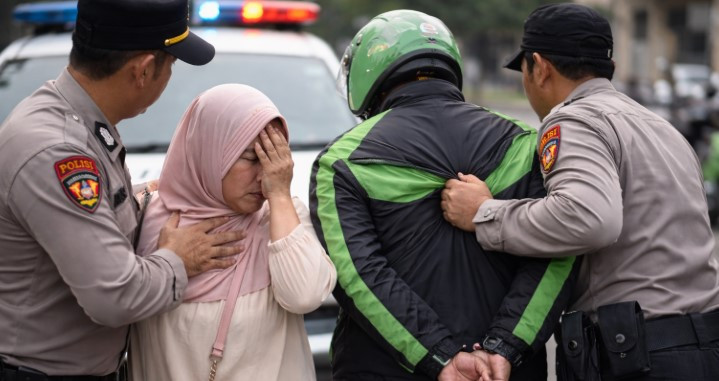 Berpura-pura Jadi Penolong, Oknum Ojol Diduga Jambret Ibu-ibu Diamankan