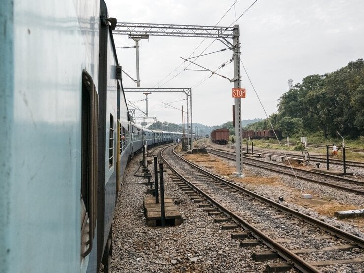 Bocah SD Diserempet KRL saat Bermain Burung, Alami Luka Berat Hingga Tak Sadarkan Diri