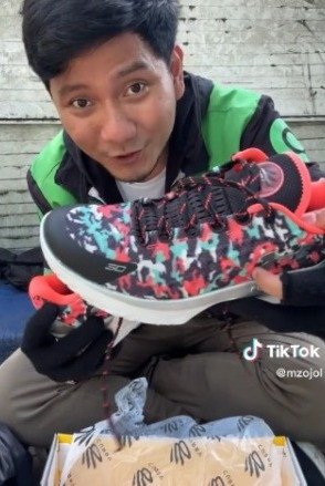 Gading Marten Berikan Hadiah Sepatu Bermerek Ke Ojol, Bikin Haru