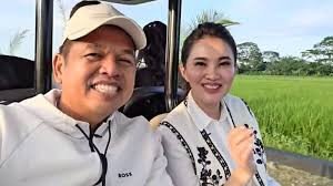 Gubernur Maluku Utara Sherly Tjoanda Canda Bareng Dedi Mulyadi di Lembur Pakuan: Bikin Baper Netizen!