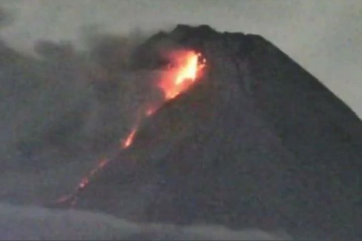 Gunung Merapi Siaga Kembali Semburkan Lava Pijar Disertai Awan Panas Guguran