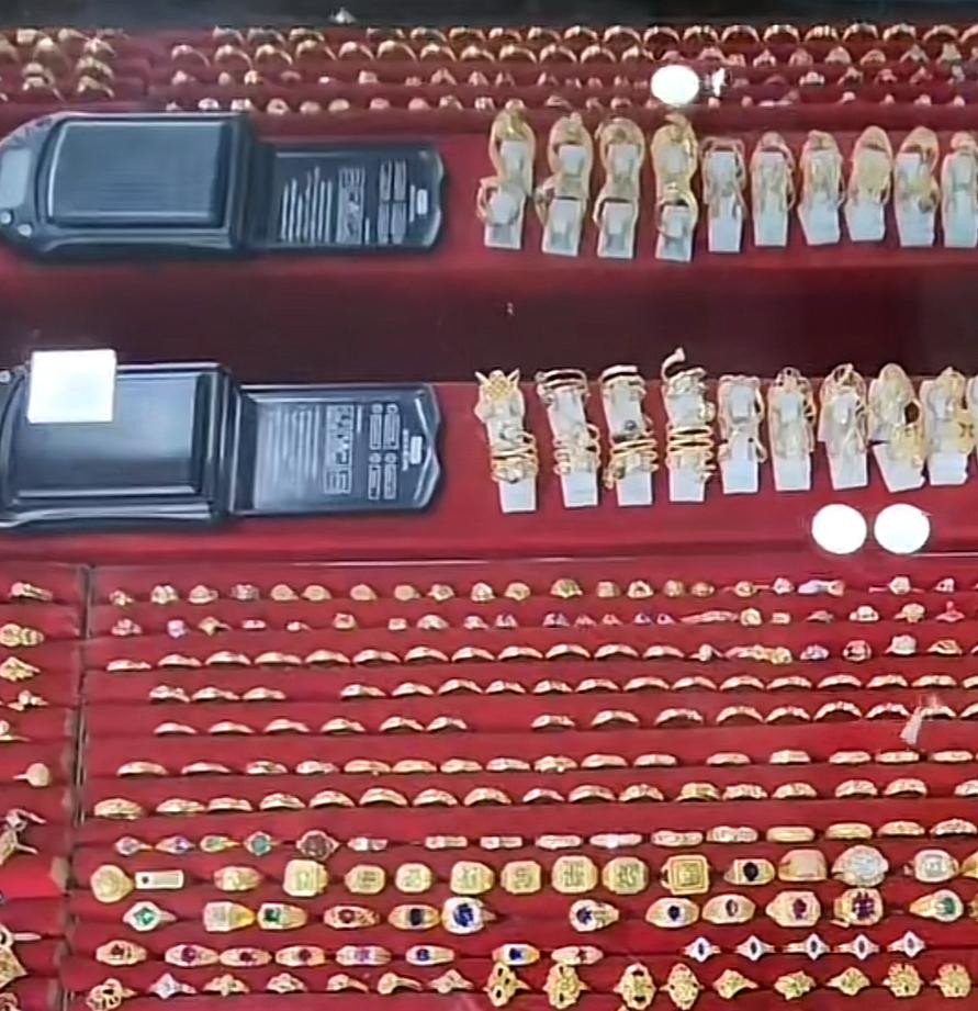 Harga Emas Meroket! Tembus Rp 10,4 Juta per Suku