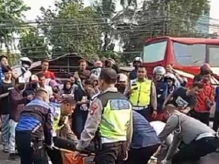 Kecelakaan Maut Pemotor Terjatuh dan Terlindas Truk Hingga Tewas