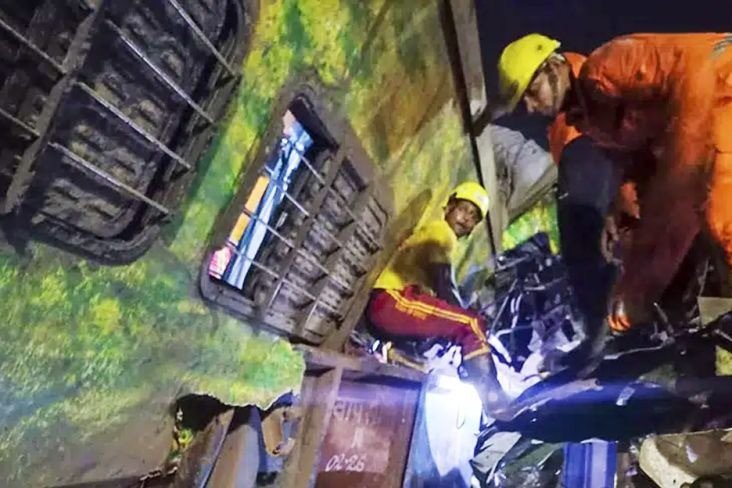 Kecelakaan Tragis Libatkan 3 Kereta, Renggut Ratusan Jiwa