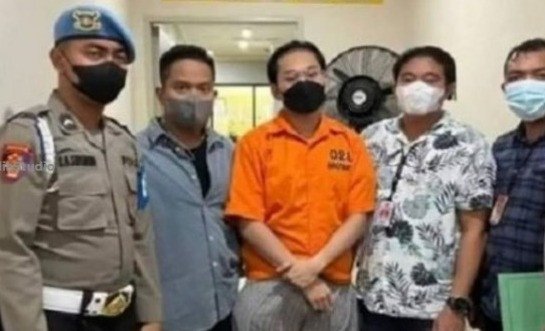 Kondisi Terkini Indra Kenz Lemas Kenakan Baju Tahanan, Warganet: Akibat Sombong ke Tuhan!