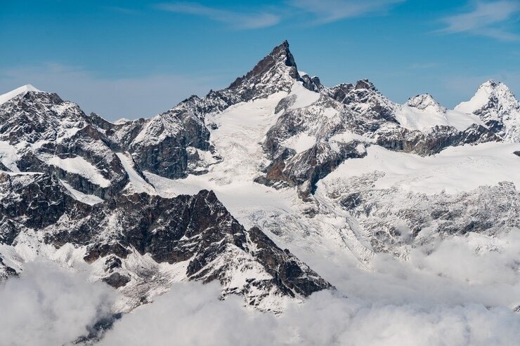 Meninggal di Jalur Everest: ASN Kemendikbudristek Meninggal saat Mendaki