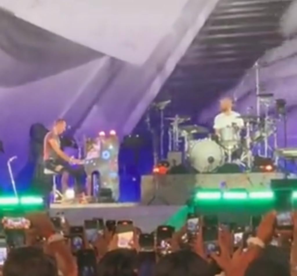 Momen Kocak di Konser Coldplay, Chris Martin Berikan Pantun "Pinjam Dulu Seratus"