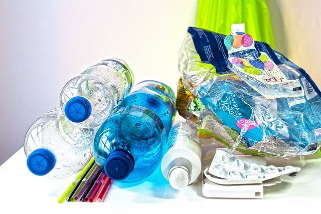 Pemanfaatan Limbah  Plastik Menjadi Karya Seni Serta Dampak Terhadap Lingkungan