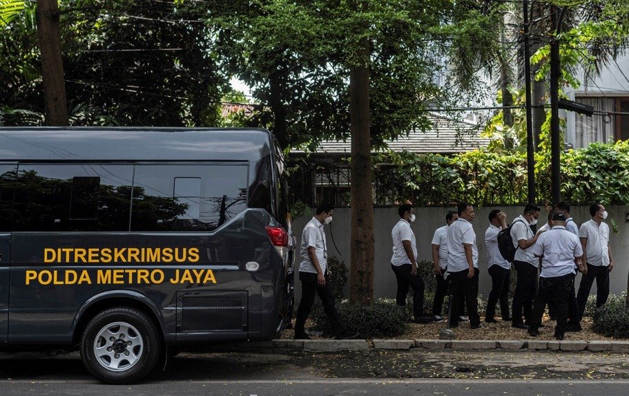 Penyidik Geledah 2 Rumah Firli Bahuri, Yakini Ada Barang Bukti Tersembunyi