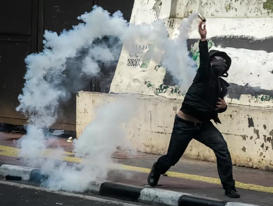 Polda Jabar Tetapkan 12 Tersangka Kasus Bom Molotov dan Konten Provokatif Saat Demo di Gedung DPRD