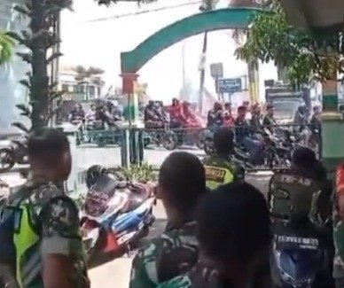 Viral Rombongan Motor Berknalpot Brong Geber-Geber di Depan Markas TNI : Cuma Bisa Liat, Nanti Salah Lagi
