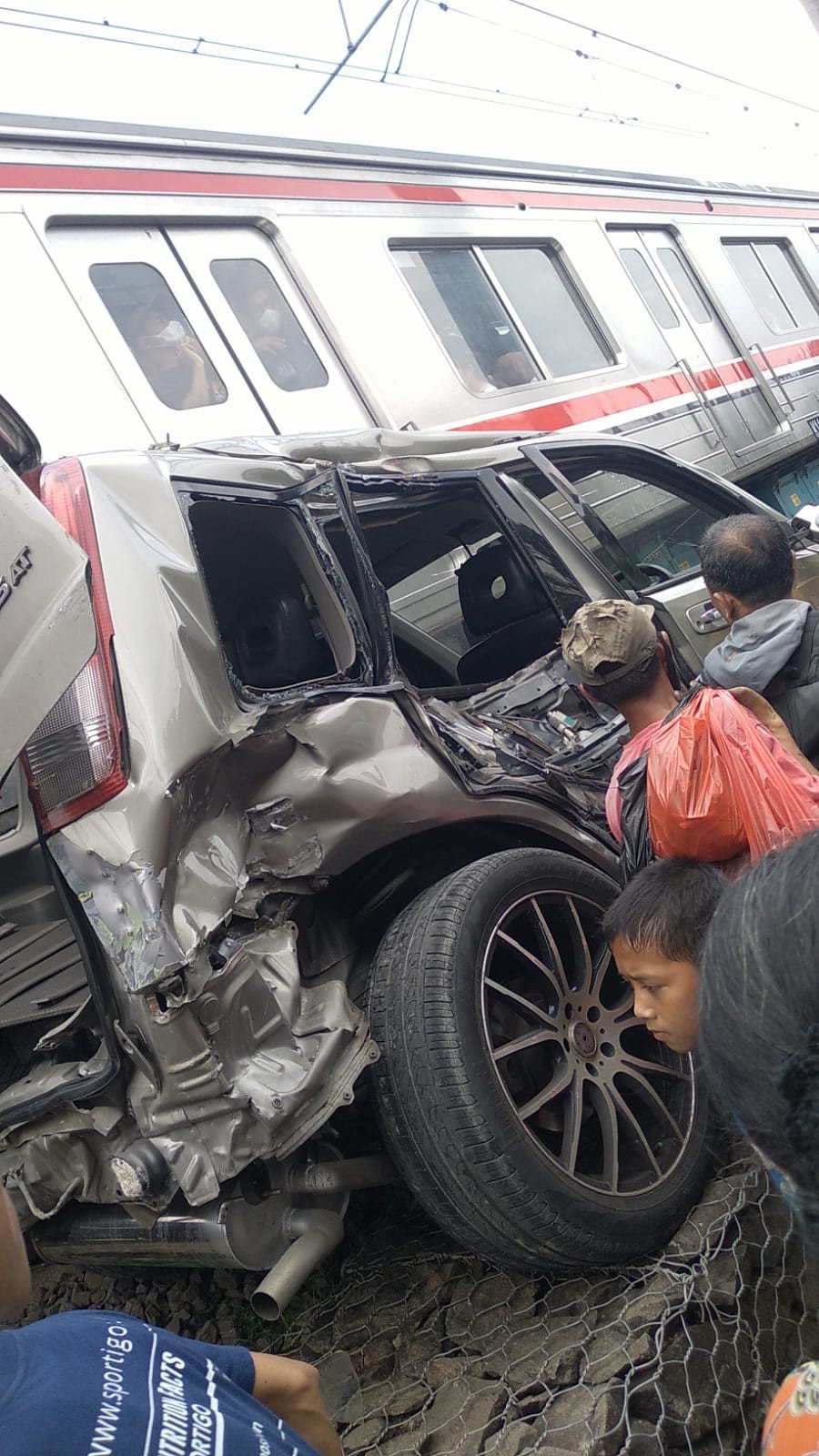 Sopir Ngeyel Sebabkan Kecelakaan Di Perlintasan Kereta Api Tanpa Palang Pintu