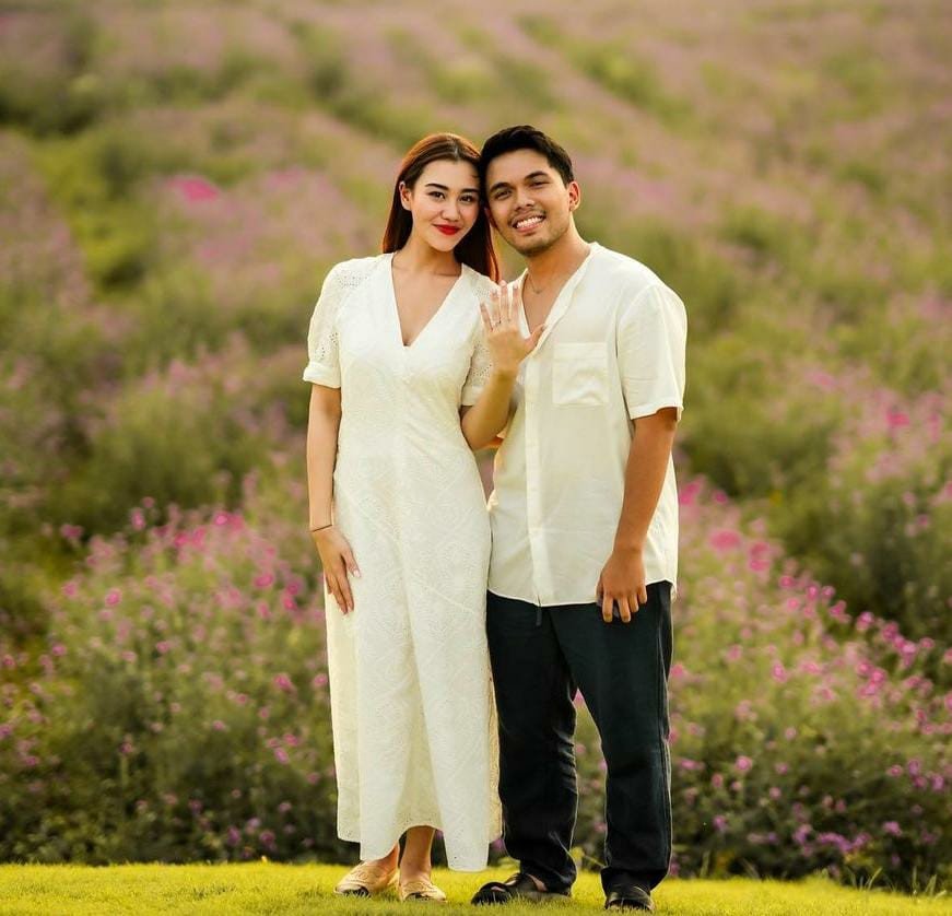 Thariq Halilintar melamar Aaliyah Massaid dan yakin akan menikahi sang kekasih
