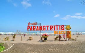 Tragis! Tiga Wisatawan Terseret Ombak di Pantai Parangtritis, 1 Masih Hilang