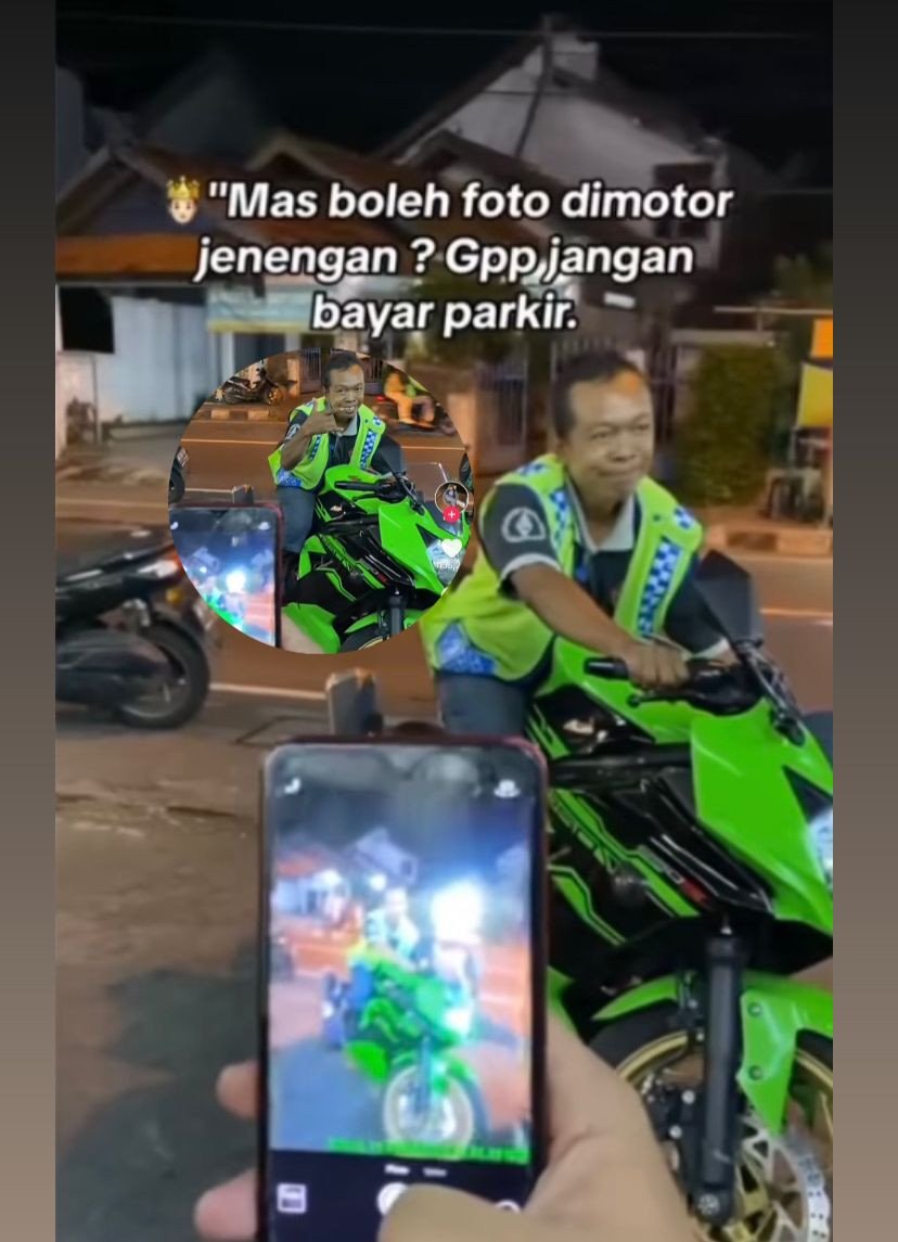 Tukang Parkir Hormati Privasi, Meminta Izin Sebelum Mengambil Foto di Atas Motor Orang yang Sedang Parkir