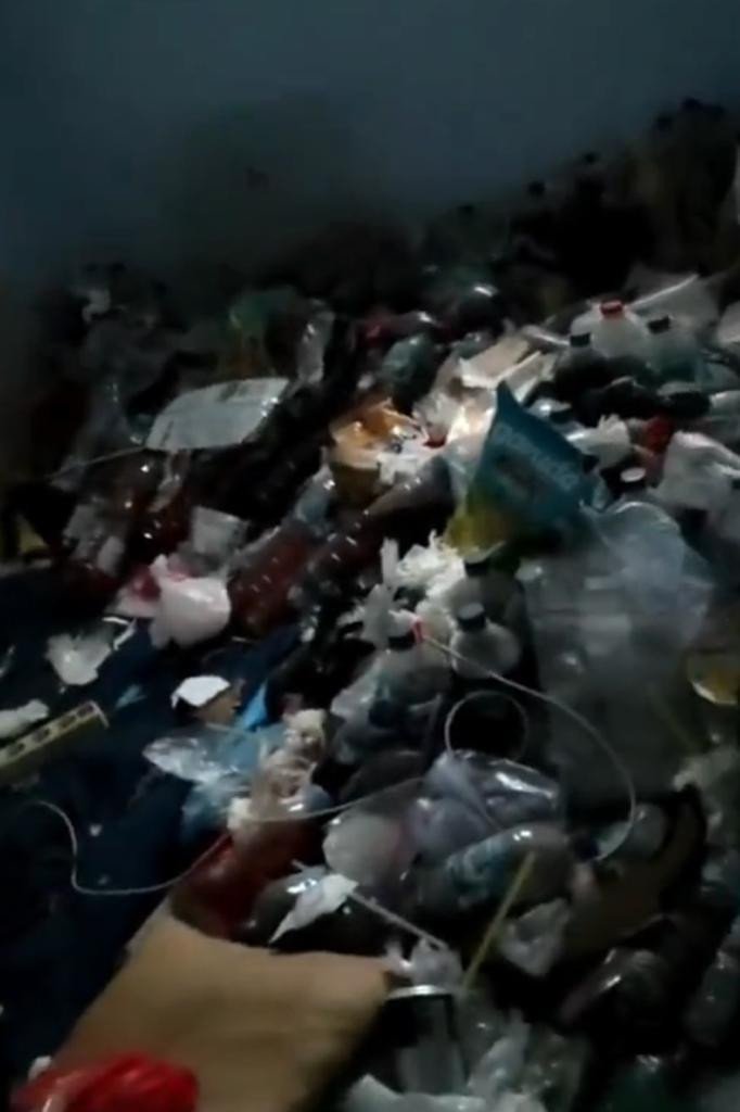 Viral Inspeksi Kamar Kos Dipenuhi Sampah dan Botol Bekas Berisi Urin, Netizen : Ini TPU!