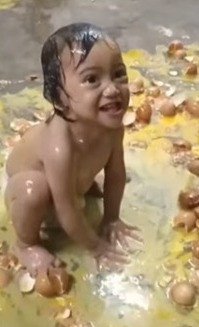 Viral Balita Mandi Telur, Gagal Jualan Martabak