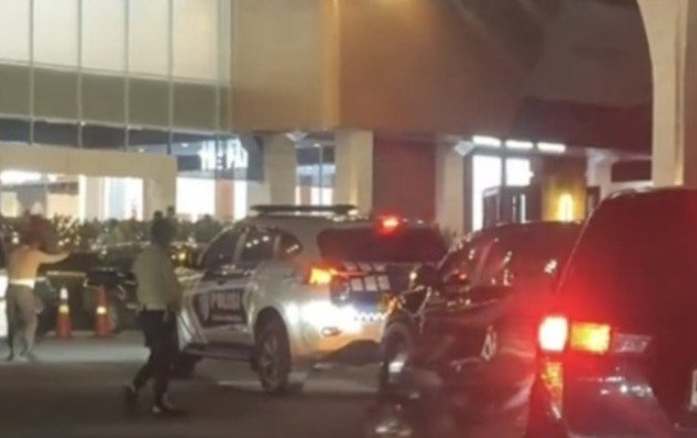 Netizen Geleng Kepala, Mobil Pribadi Pakai Patwal Cuma Buat Belanja