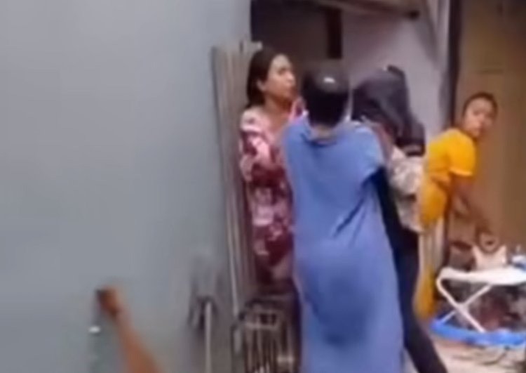 Viral Penagih Hutang Dianiaya Oleh Nasabah Hingga Disiram Air Panas