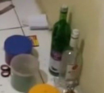 Viral! Sekelompok Remaja Perempuan Diduga Gelar Pesta Miras di Kamar Kos