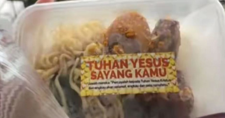 Viral! Takjil Gratis dengan Stiker “Tuhan Yesus Sayang Kamu” Bikin Warganet Heboh