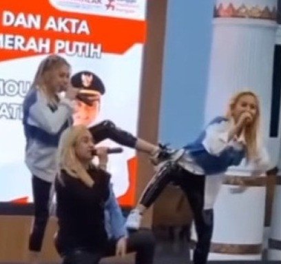 Viral! Tiga Pedangdut Bergoyang di Pendopo Pati Disaksikan Para Pejabat